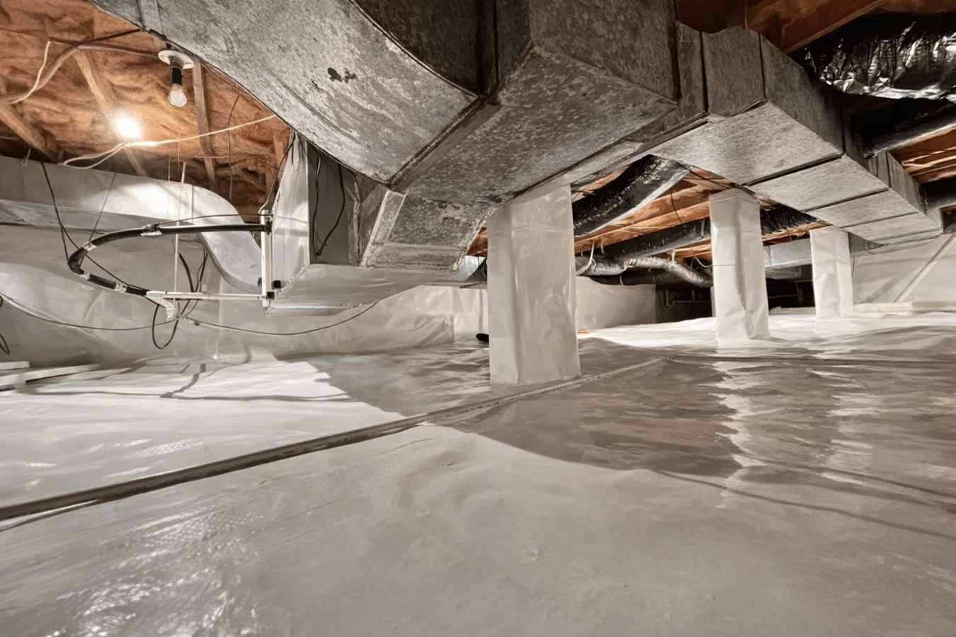 Crawl space vapor barrier in Menifee, CA